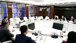 Ciolacu, după întâlnirea cu delegația Grupului Renault: I-am asigurat pe investitorii francezi că vor primi sprijinul Guvernului pentru a-și consolida proiectele aici, în România
