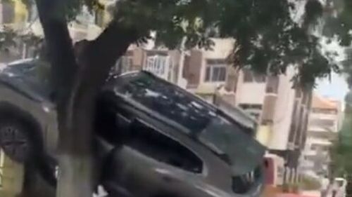 VIDEO Un SUV a lovit mai mulți pietoni în fața unei școli din Beijing / Poliția chineză susține că a fost vorba despre „o manevră greșită”