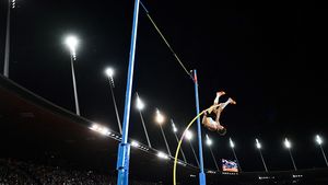 VIDEO Armand „Mondo” Duplantis a câștigat al treilea titlu mondial la săritura cu prăjina și a stabilit un record de 6,30 metri