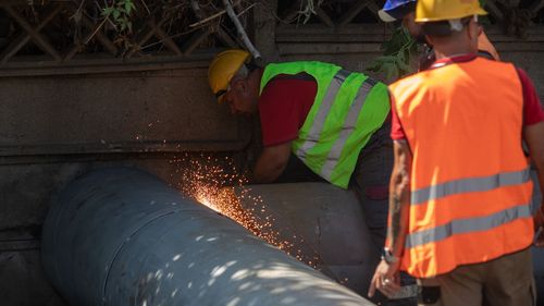 Termoenergetica ar urma să finalizeze miercuri seara lucrările de reparaţii în urma avariei din zona Splaiul Unirii / Furnizarea apei calde este oprită la 5.199 de imobile din Capitală, reprezentând 56% din total
