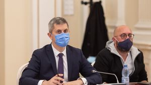 USR ia în calcul atacarea bugetului de stat pe 2022 la CCR / Barna: E o discriminare faptul că unităţile administrativ-teritoriale cu primari USR nu au alocări în buget