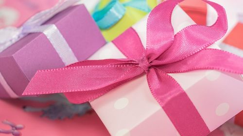 Colectarea de bani de către părinți pentru atenții destinate profesorilor, eliminată din noul regulament de organizare și funcționare a unităților de învățământ