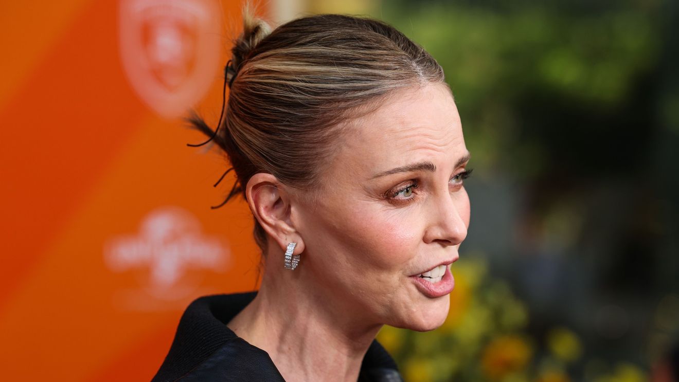 Charlize Theron îi critică pe Jeff Bezos și Lauren Sanchez pentru că nu au invitat-o la nuntă: „Sunt jalnici”
