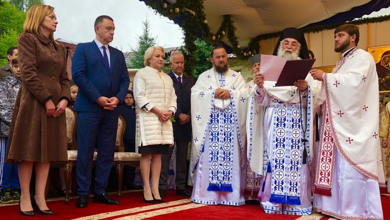 Premierul Dăncilă susține că părinții i-au cerut să renunțe la Programul „Merg la școală”, prin care toți elevii primeau vouchere de 250 de lei pentru cărți, manuale, rechizite și echipament sportiv