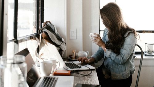 India va restricţiona importurile de laptopuri pentru a stimula producţia locală