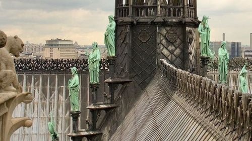 Notre Dame: Doi martori despre posibila cauză a incendiului/ Cum au scăpat statuile celor 12 apostoli și 4 martiri care împodobeau acoperișul