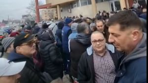 Bogdan Ivan, după protestul angajaților de la Complexul Energetic Oltenia: Am promovat memorandumul prin care angajaţii vor primi banii pentru tichetele de masă. Decizia e la Guvern