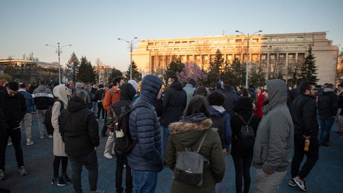 Mai multe ONG-uri anunță că vor amplasa vineri un mesaj uriaș ,,Tăiați pensiile speciale’’ în fața Guvernului / Peste 100 de oameni vor întinde 3 pânze uriașe, a câte 30 de metri lungime fiecare, cu mesajul destinat direct coaliției PNL-PSD-UDMR