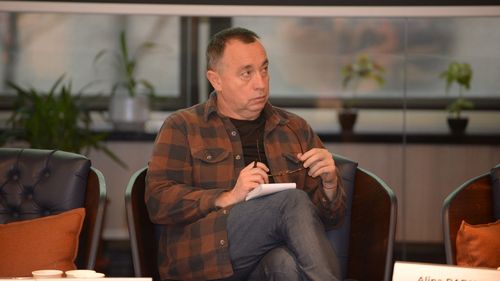 Replica jurnaliștilor de la Context.ro pentru Cătălin Tolontan, după ce HotNews.ro a luat 20.000 de euro de la partidul extremist AUR în campanie: "Cel mai mare pericol este acceptarea de către redacțiile de presă a finanțărilor din partea partidelor extremiste" / Jocul dublu al HotNews.ro în campanie