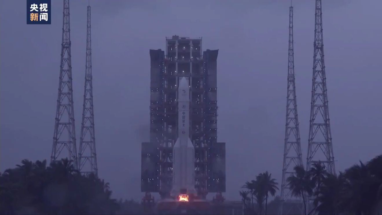 VIDEO China a lansat o misiune istorică pentru a prelua mostre de pe partea ascunsă a Lunii