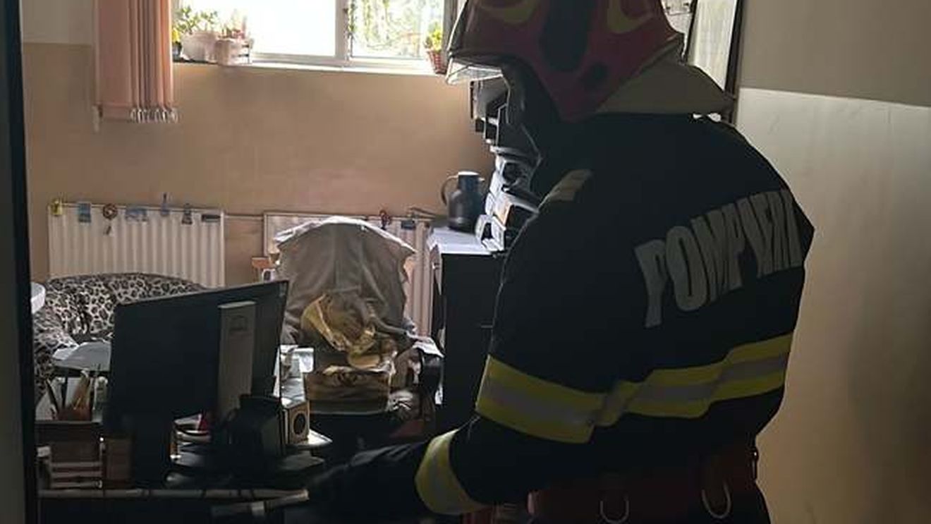 Casă arsă în totalitate în urma unui incendiu provocat intenţionat, în Bistrița Năsăud / Imobilul nu era locuit