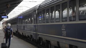 Ambasadorul Indiei a mers cu trenul la Braşov, de la București / A întârziat două ore şi jumătate / ”Îmi doresc ca acesta să fie începutul unei noi ere pentru comerţul dintre cele două ţări”