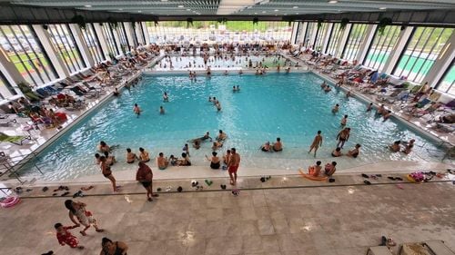 Peste 30 de mii de persoane au intrat în "Băile Sărate" din Ocna Mureş, de la deschidere / 1,7 milioane de lei din bilete, în 4 săptămâni / 60% au fost din Cluj