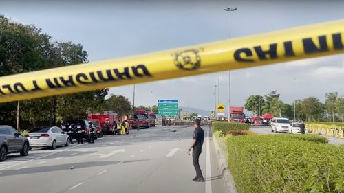 Zece morți în urma prăbușirii unui avion de mici dimensiuni pe o șosea în Malaezia