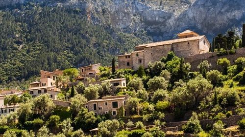 Cum vrea premierul spaniol să salveze satele pe cale de dispariție cu un plan de 10 miliarde de euro