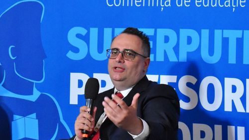 Noile planuri-cadru pentru liceu sunt “în curtea” secretarului de stat din Ministerul Educației Bogdan Cristescu: Pe mine mă trageți de mânecă că nu am respectat termenul