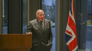 Fostul șef al Statului Major britanic: Trebuie să luăm cu "un praf de sare" afirmația Rusiei că nu va folosi arme nucleare. Este „o piesă de teatru interesantă”