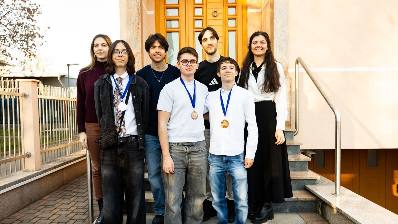 Elevi medaliaţi la Olimpiada Internaţională de Iarnă de Inteligenţă Artificială/ Ţoiu: Sunt cei mai buni ambasadori