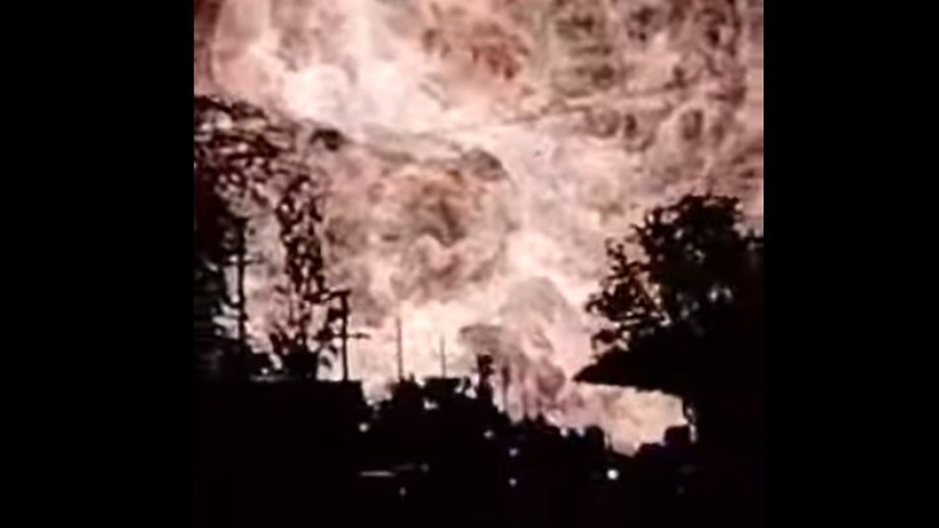 VIDEO Noi imagini cu a doua explozie de la Crevedia: O ciupercă uriașă s-a format în aer, ca la exploziile termobarice