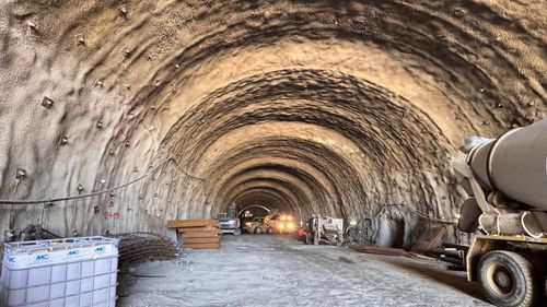 Ministrul Transporturilor: A fost realizată străpungerea primei galerii de 367 metri a Tunelului 1 de pe secţiunea Margina–Holdea, etapă importantă pentru construirea lotului 2 al autostrăzii Lugoj–Deva