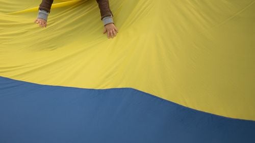 VIDEO Guvern: România închide mai multe versiuni ale site-ului de propagandă Sputnik / Russia Today, interzisă pe toate rețelele de cablu / Peste 33.000 de cetățeni ucraineni au venit în România, 373 au aplicat pentru azil