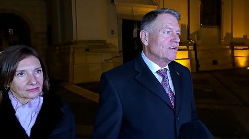 VIDEO Klaus Iohannis și prima doamnă, la slujba de Înviere de la Biserica Romano-Catolică „Sfânta Treime” din Sibiu