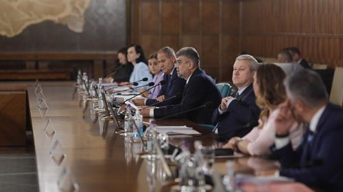 Guvernul Ciolacu a depăşit la număr de angajați Guvernele Cîţu, Orban I şi II