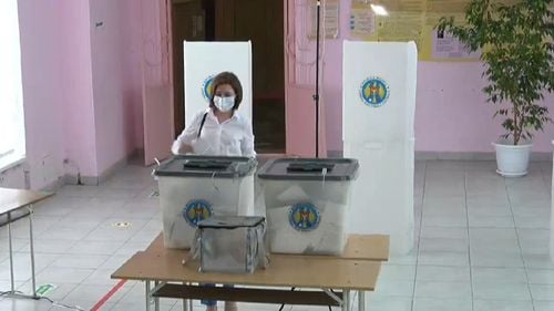 VIDEO Maia Sandu: Astăzi, cetățenii se pot elibera de hoți și pot alege un Parlament cinstit / Mai mulți oameni votează în condiții dificile, sunt oameni care stau la rânduri mari