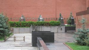 Parlamentul Rusiei a cerut scoaterea mormintelor liderilor URSS din Piața Roșie de lângă Kremlin: „Este o blasfemie. Piața Roșie ar fi trebuit eliberată de mult timp de acest complex de morminte”