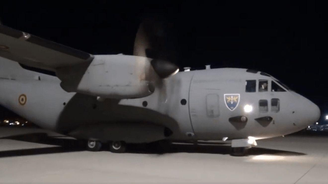 100.000 de măști speciale pentru medici, aduse din Turcia cu un avion al Ministerului Apărării