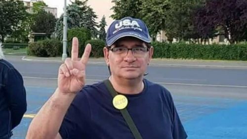 Protestatarul surdo-mut amendat de jandarmi pentru că ar fi scandat lozinci anti-PSD a câștigat procesul cu autoritățile