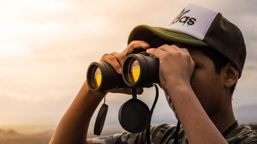 EXCLUSIV Elevii de la profesională, obligați să lucreze în România minimum 5 ani, dacă vor navetă, cazare și masă gratuite la școală – Propunere în acordul Sindicate-Guvern