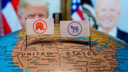 Un congresman democrat din statul Maine denunță „minciunile periculoase” ale celor două mari partide din SUA: „Nu ar trebui prezentat totul ca o luptă împotriva fasciștilor sau socialiștilor hotărâți să distrugă America”