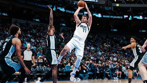 VIDEO Slovenul Luka Doncic a marcat 73 de puncte pentru Dallas Mavericks şi a egalat a patra cea mai bună performanţă din istoria NBA