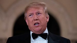 Donald Trump spune că este în continuare un "geniu stabil", neagă furia de după alegeri și învinovățirea Melaniei