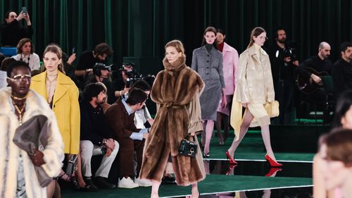 Paradoxul Gucci: în timp ce noul se prăbușește, piața second-hand explodează