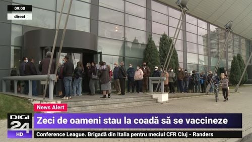 Cozi la centrele de vaccinare din mai multe județe. Marți a început imunizarea cu doza a treia, iar de luni în multe orașe e obligatoriu certificatul verde