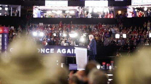 La primul miting de la tentativa de asasinat, Trump o acuză pe "tovarășa" Harris că este "cea mai radicală persoană de stânga"