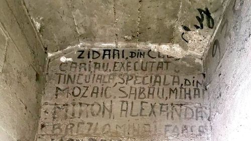 Un mesaj al zidarilor de acum 85 de ani a fost descoperit la demolarea unui pod din Sibiu: ”Zidari din Cluj cari au executat tincuiala specială din mozaic”
