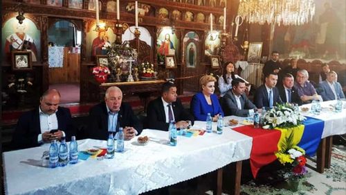 Adunare politică în biserică: Lideri ai PSD, PNL, ALDE și PMP le-au făcut preoților din Prahova instructajul pentru referendum