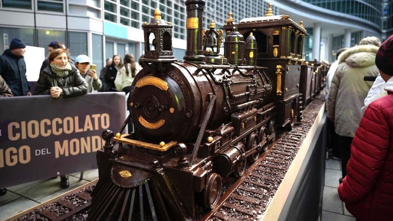 Willy Wonka ar aproba. La Milano și-a făcut apariția Winter Games Express, cel mai lung tren de ciocolată din lume, în avanpremiera Jocurilor olimpice de iarnă Milano-Cortina 2026