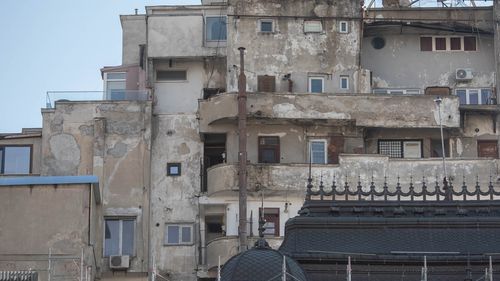 Nicușor Dan: Avem în București 8.000 de clădiri cu potențial risc seismic, probabil că 1.500-2.000 sunt în clasele I și II / Ne propunem să terminăm evaluarea pe noua lege până la finalul lui 2025 / Un cutremur de magnitudinea celui din 1977 ar produce cel puțin la fel de multe victime