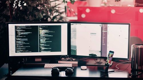 ANALIZĂ România, printre performerele în IT din fostul spațiu socialist. Cât câștigă un IT-ist român în comparație cu unul din Ungaria sau Moldova