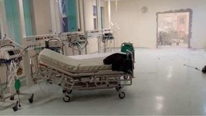 Un spital din Grecia a dărâmat pereții interiori ca să instaleze mai multe paturi la Terapie Intensivă pentru bolnavii Covid