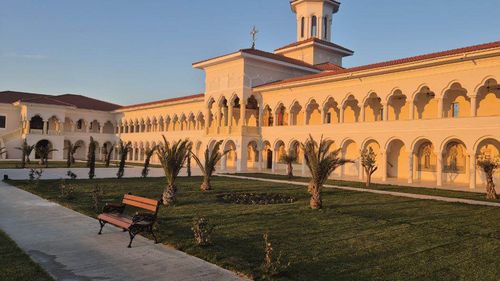 Stareţul Mănăstirii Văcăreştii Noi: Mănăstirea nu este şi nu a fost niciodată cuib de neolegionari, aşa cum s-a vehiculat în spaţiul public  / Acuzaţia este tendenţioasă, lipsită de veridicitate făcută într-un moment în care nostalgiile după comunism ameninţă integritatea naţională