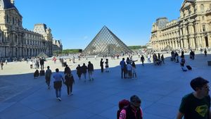 Intrare nouă, „Mona Lisa” mutată, prețuri diferențiate... Cele mai importante anunțuri ale președintelui Franței, Emmanuel Macron, privind renovarea Muzeului Luvru de la Paris