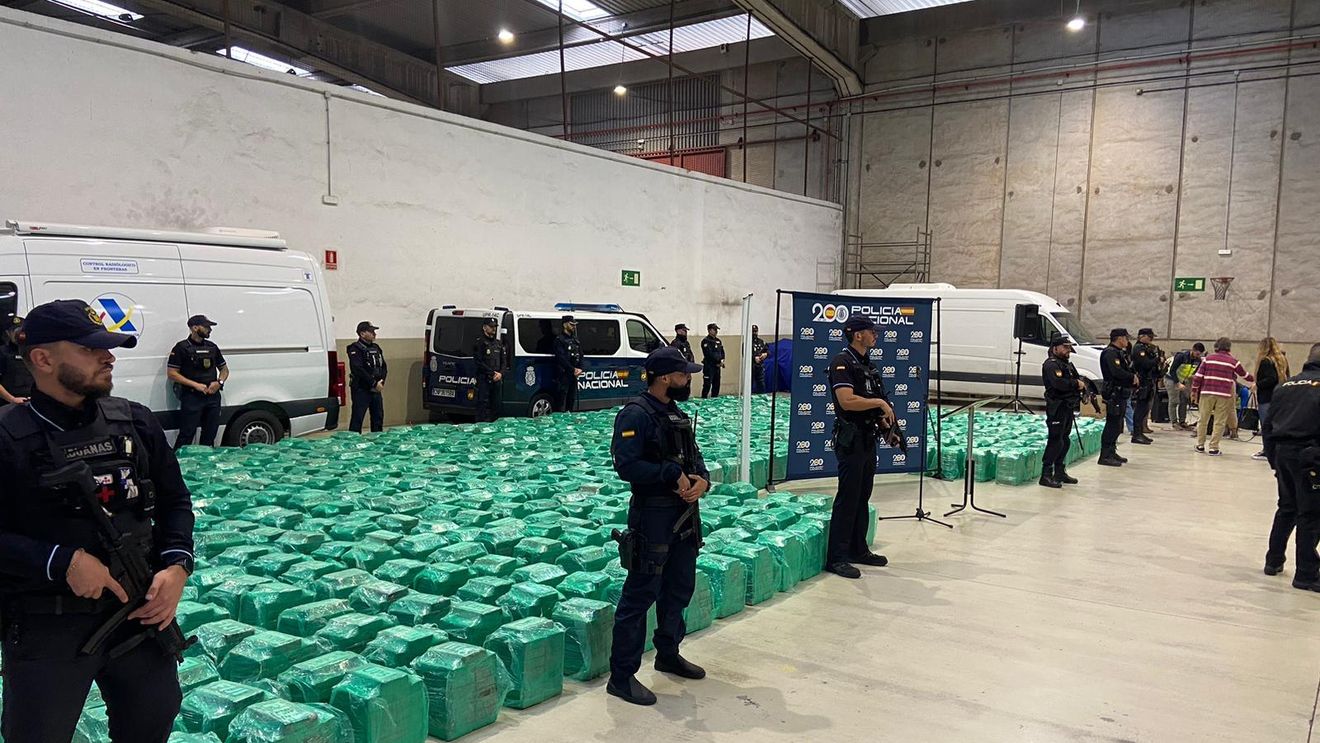 Spania: Captură record de cocaină într-un transport de banane ecuadorian