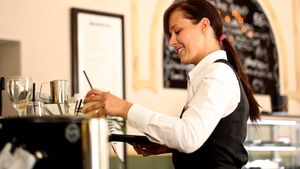 Efectele epidemiei de coronavirus: Hotelurile, restaurantele și agențiile de turism cer o scutire de trei luni de la plata taxelor pe salarii și amânarea cu șase luni a taxelor pentru operatorii din turism / ”În caz contrar, vom asista în scurt timp la insolvențe, falimente și concedieri”