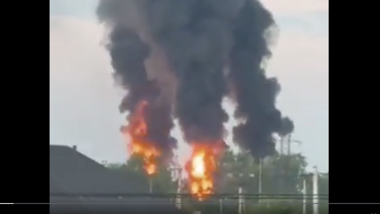 Atac puternic lansat de Ucraina asupra a două rafinării petroliere rusești care prelucrează peste 14 milioane de tone de țiței pe an