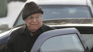 Fostul președinte al României, Ion Iliescu, mesaj la moartea lui Răzvan Theodorescu: "Îi mulţumesc că, într-o ţară în care a fi 'omul lui Iliescu' a fost, mai ales în ultimii ani, eticheta unui stigmat, Răzvan Theodorescu nu s-a dezis niciodată de această legătură"